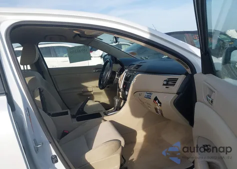 2013 Suzuki Kizashi Se z USA, uszkodzony, nr VIN JS2RE9A35D6100058